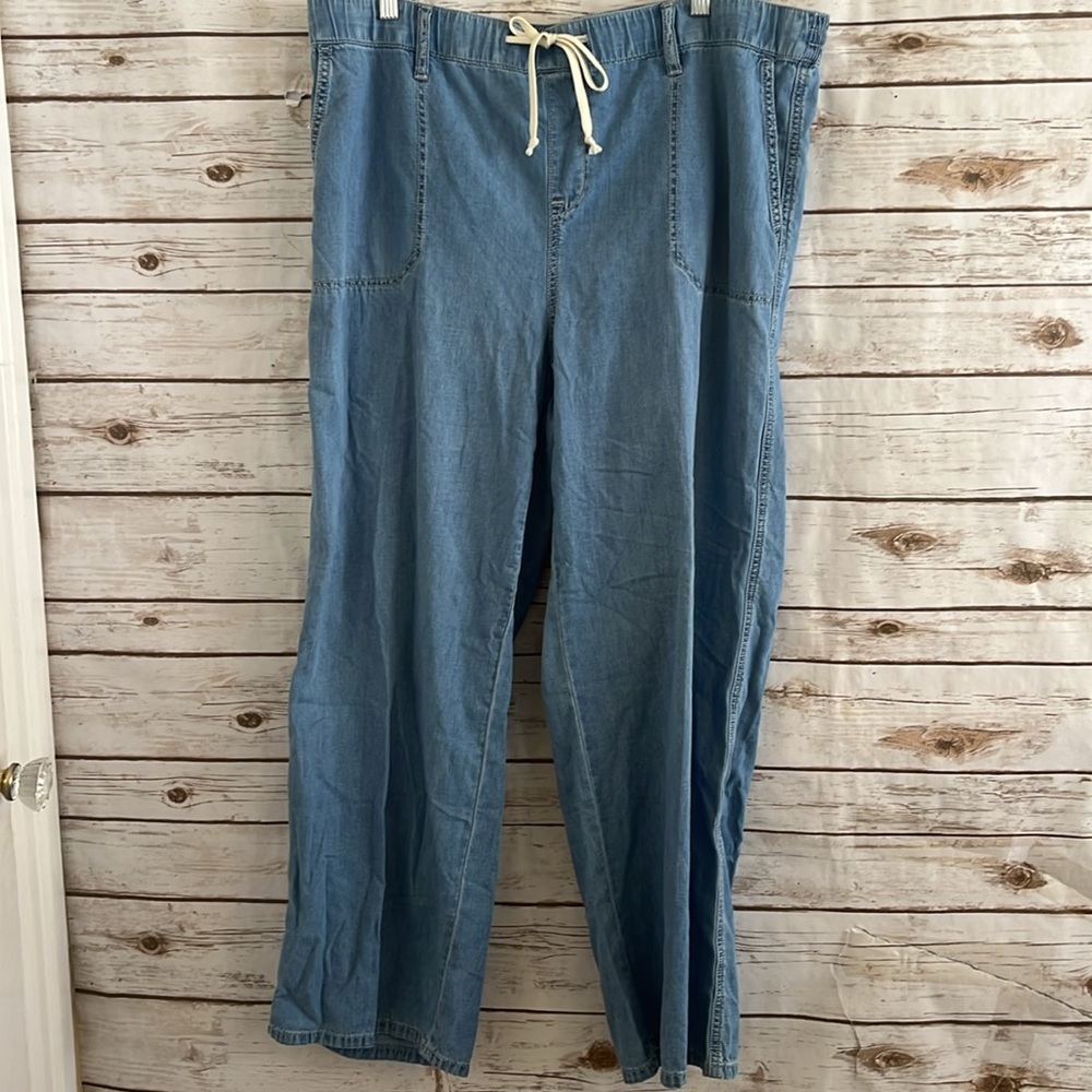 NWOT Torrid Light Blue Chambray Wide Leg Jeans - Picture 2 of 7
